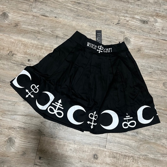Restyle Symbol skirt - Picture 1 of 8